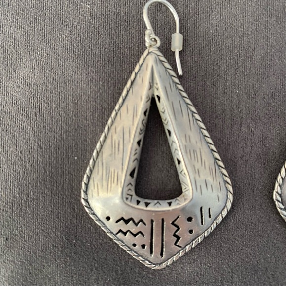 To Research: Silpada Taos Earrings - Picture 2 of 4